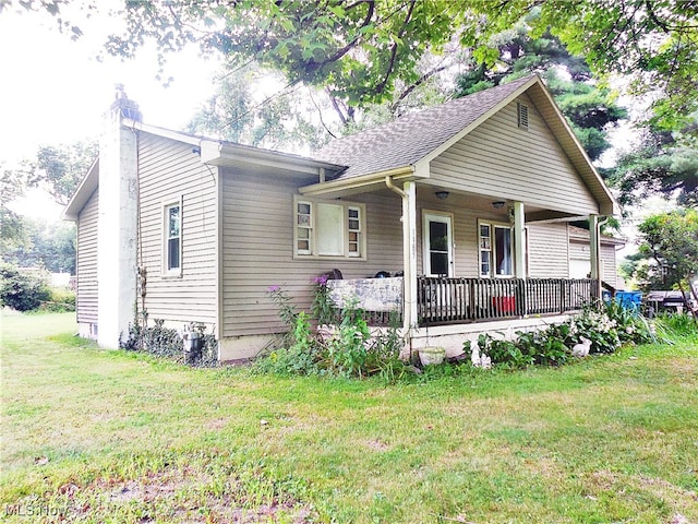 view of front of home with covered porch and a front yard