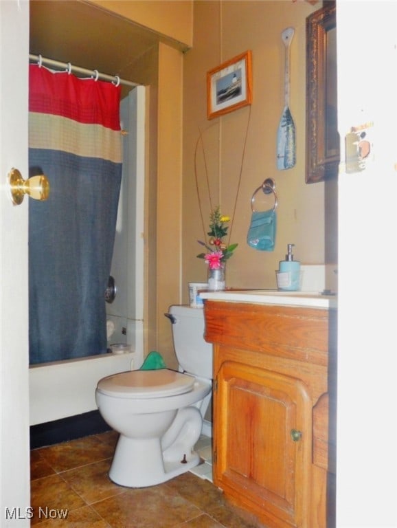 full bathroom featuring shower / bathtub combination with curtain, tile patterned flooring, vanity, and toilet