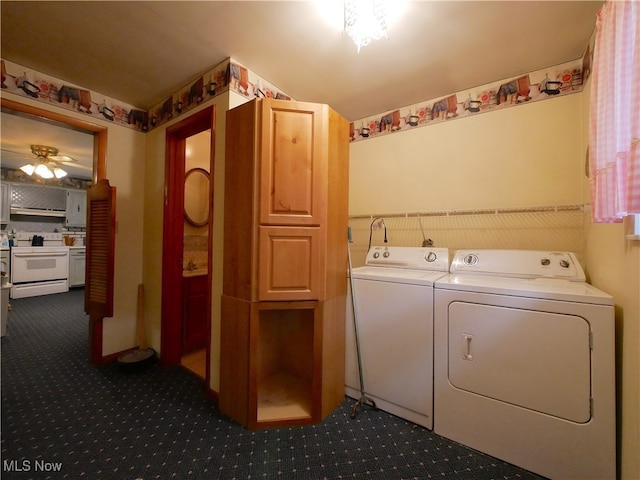 laundry area with separate washer and dryer and ceiling fan