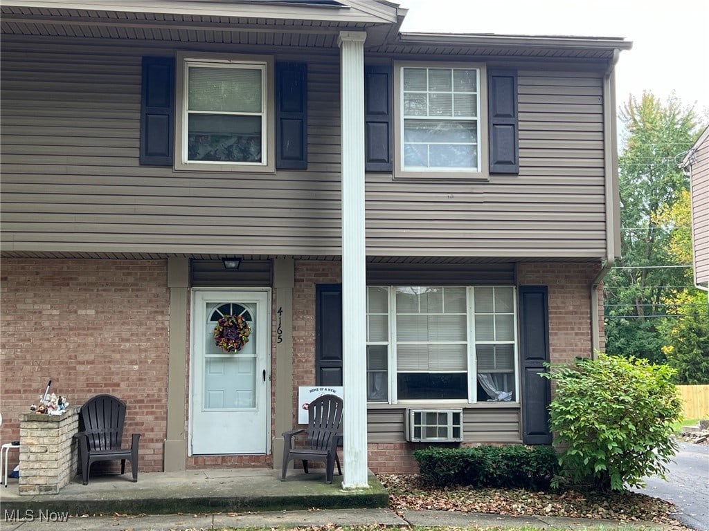 view of front facade featuring a porch