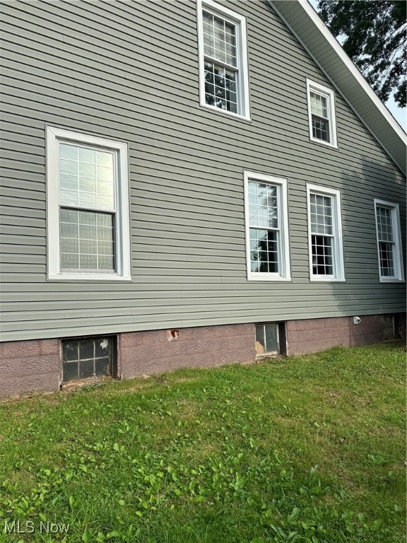 view of side of property with a lawn