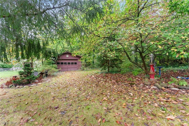 view of yard featuring an outbuilding and a garage