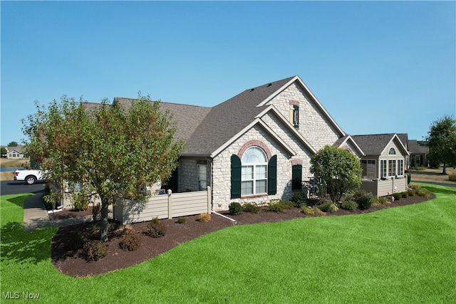 view of front of property with a front yard