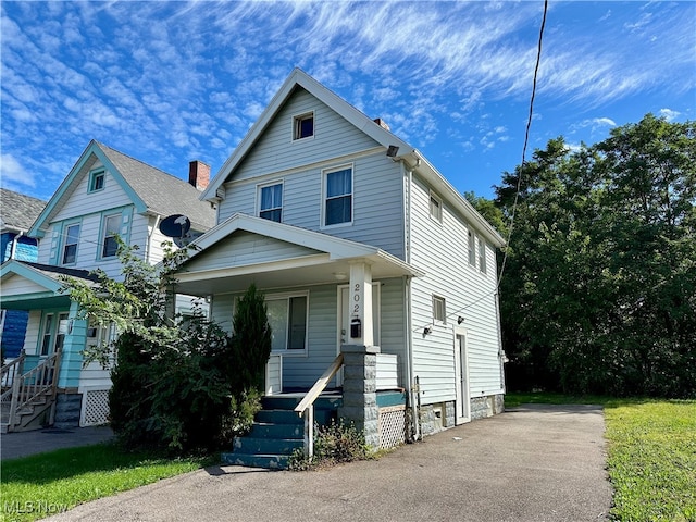 view of front of property with covered porch