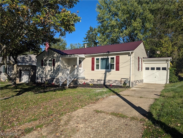 view of front of house featuring a garage and a front yard