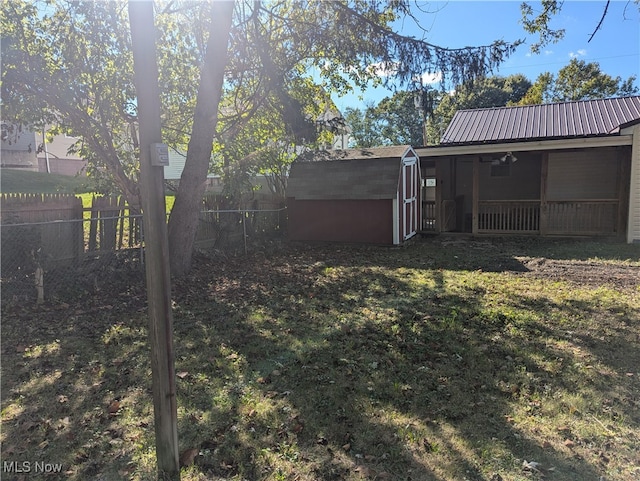 view of yard with a shed