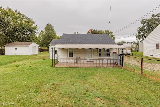 view of front facade with a front yard