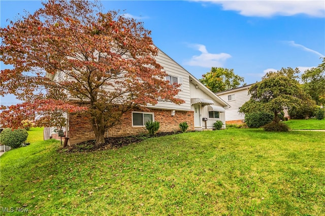 view of front of home with a front lawn