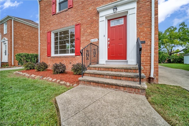 property entrance with a yard