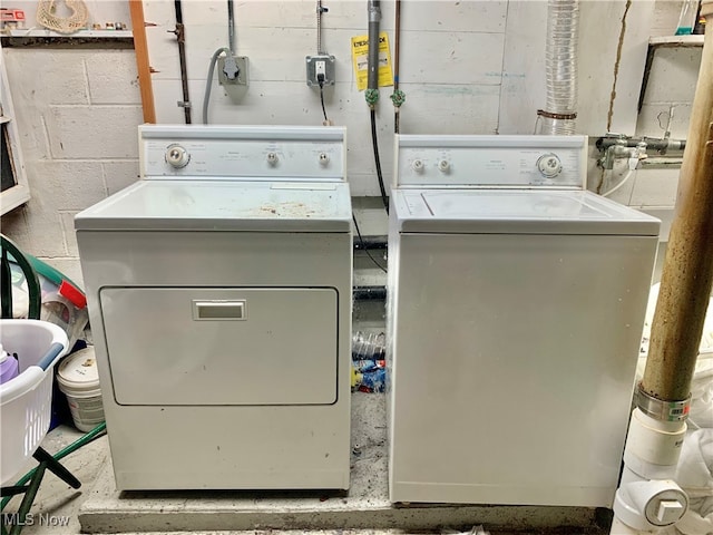 laundry room featuring washer and dryer