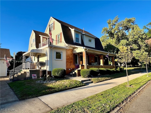 view of front facade with a front yard and a porch