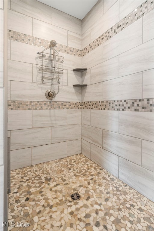 bathroom featuring tiled shower