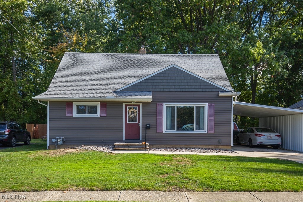 view of front facade featuring a front lawn and a carport