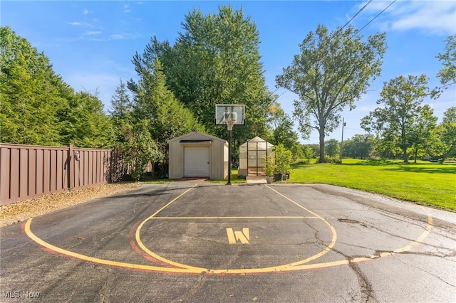 view of basketball court featuring a yard