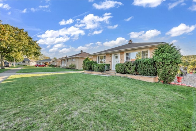 single story home featuring a front lawn