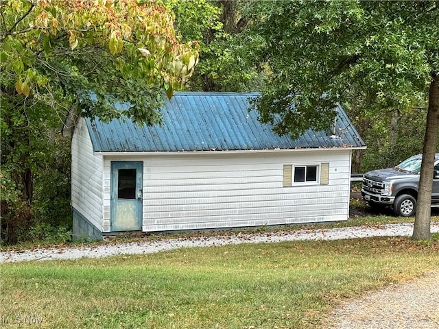 view of outdoor structure featuring a lawn