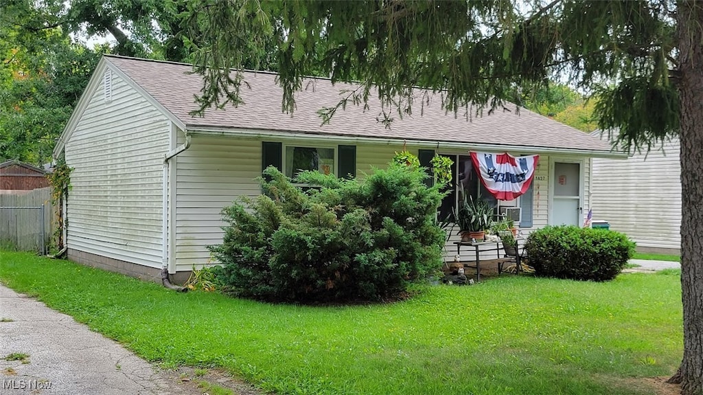 view of front of home with a front lawn