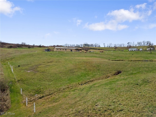 view of yard featuring a rural view