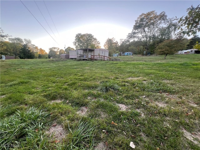 view of yard featuring a rural view