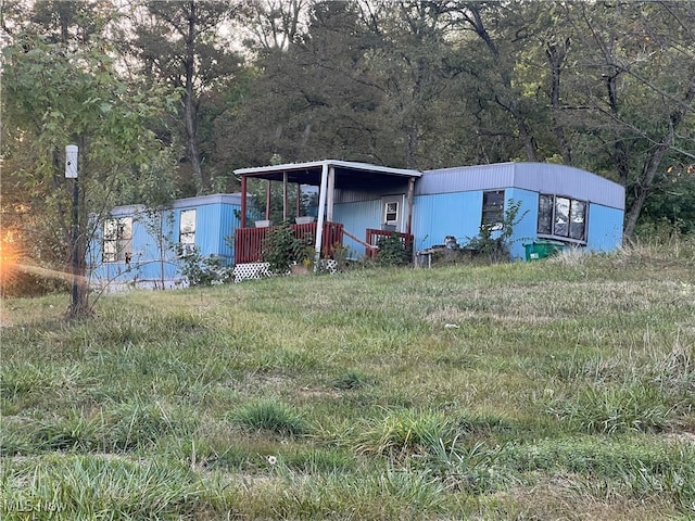 exterior space featuring an outbuilding