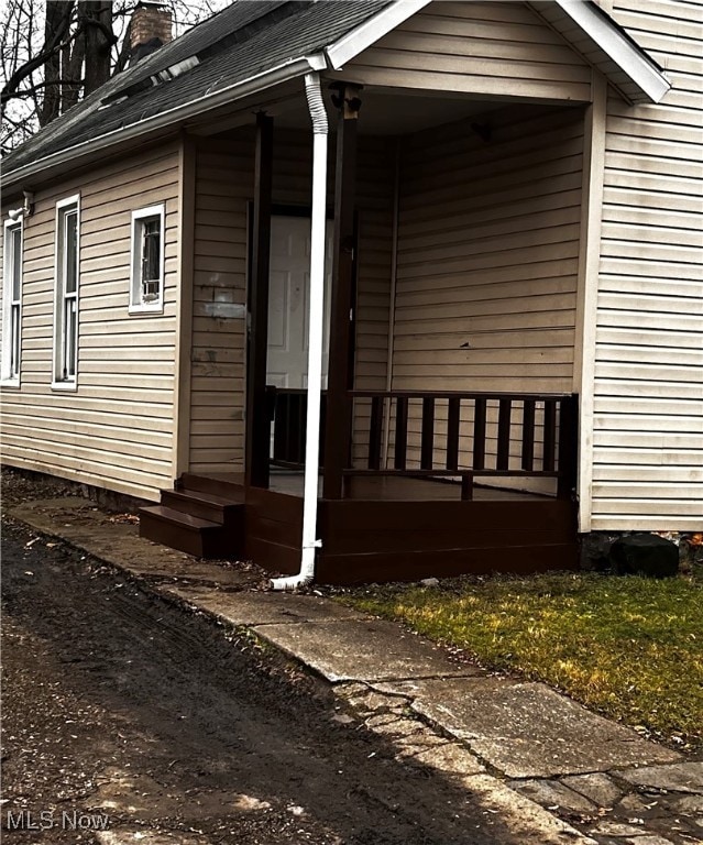 doorway to property featuring covered porch