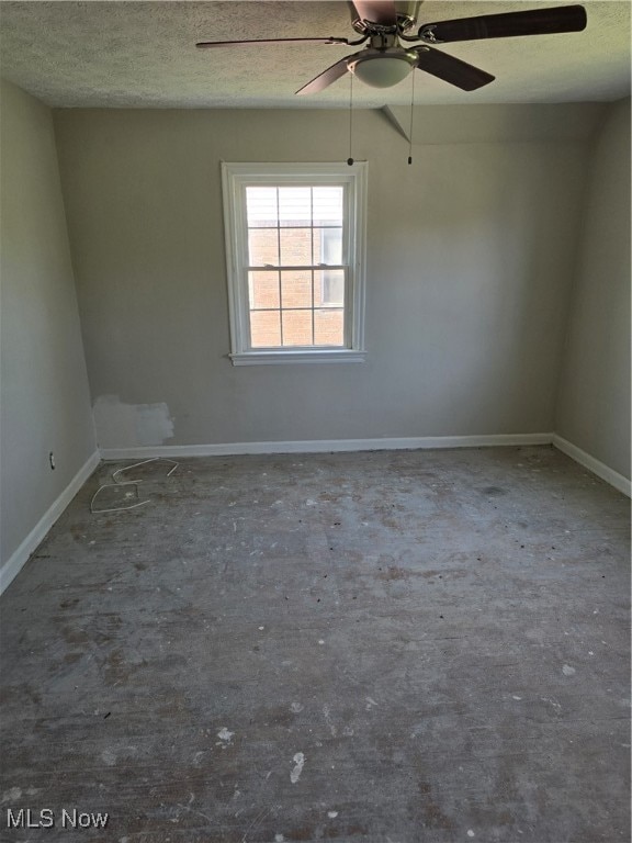 unfurnished room with a textured ceiling and ceiling fan