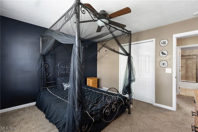 bedroom with ceiling fan, a textured ceiling, a closet, and carpet flooring