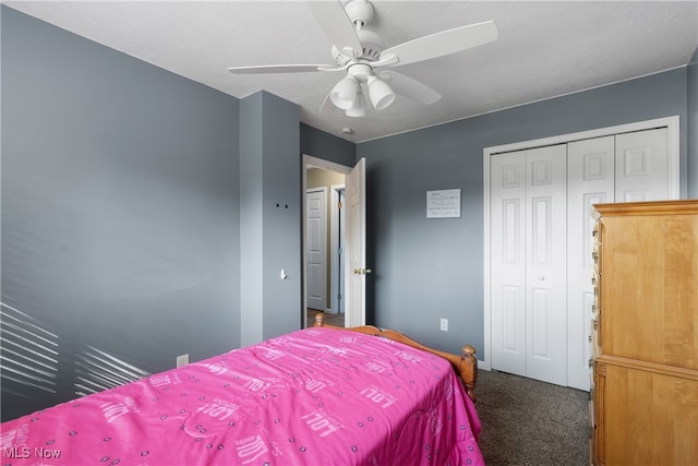 carpeted bedroom with ceiling fan, a textured ceiling, and a closet