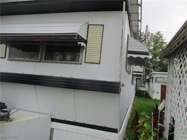 8209 Russell Ln, Cleveland, OH 44144 - photo 2
