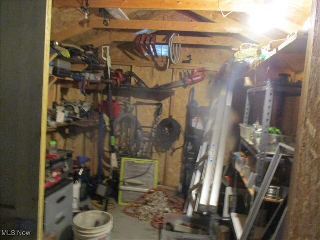 8209 Russell Ln, Cleveland, OH 44144 - photo 15