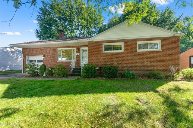 view of front facade featuring a front yard