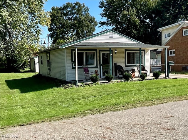 view of front of home featuring covered porch and a front yard