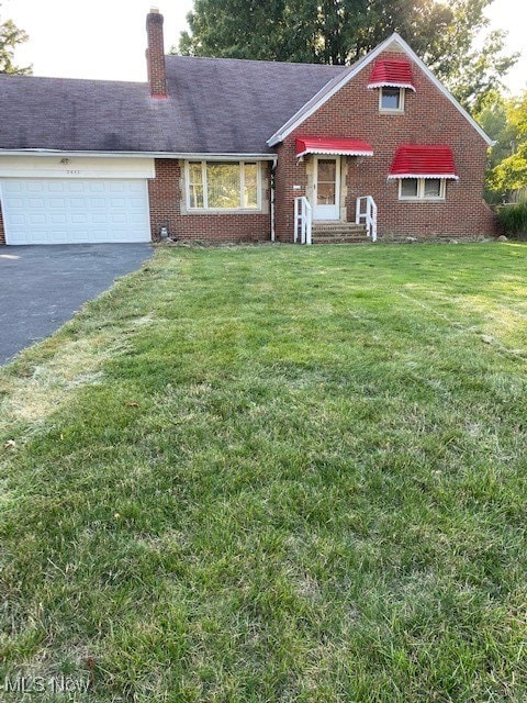 view of front facade with a garage and a front lawn