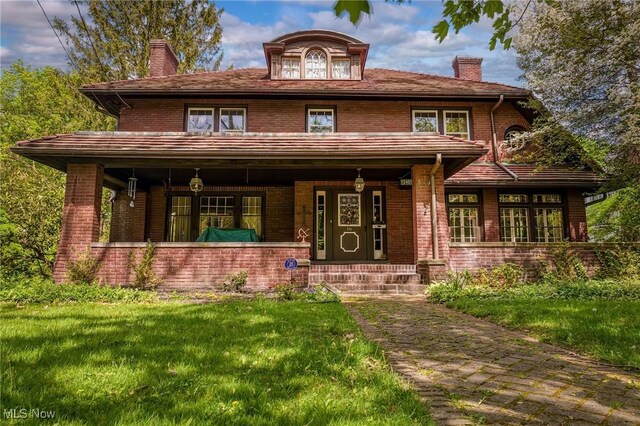 view of front of property featuring a porch and a front lawn