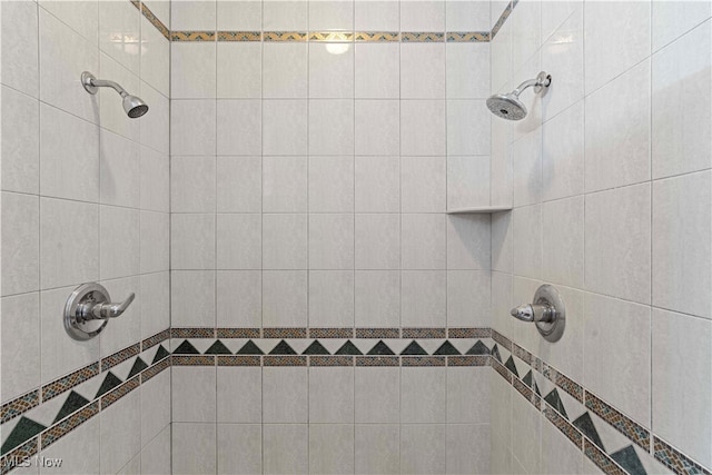 bathroom featuring tiled shower