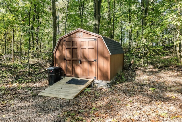 view of outbuilding