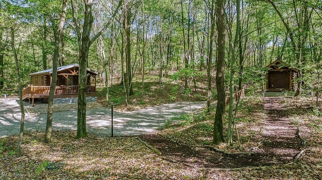 view of yard featuring a storage shed and a wooden deck