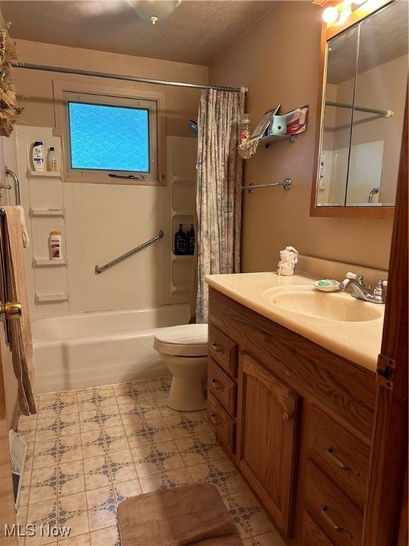 full bathroom featuring a textured ceiling, shower / tub combo, vanity, and toilet