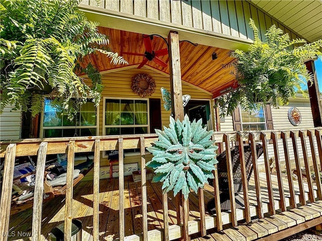 balcony with ceiling fan