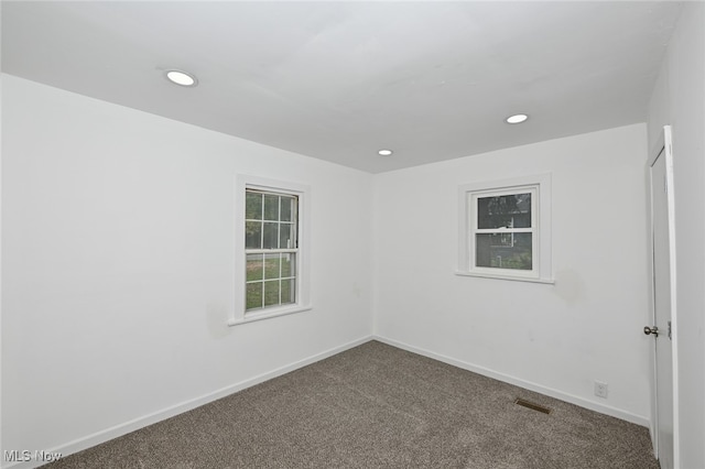 unfurnished room featuring carpet floors