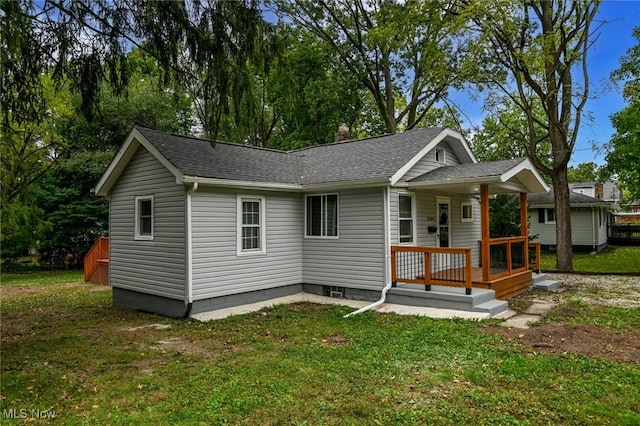 view of front of home featuring a front yard