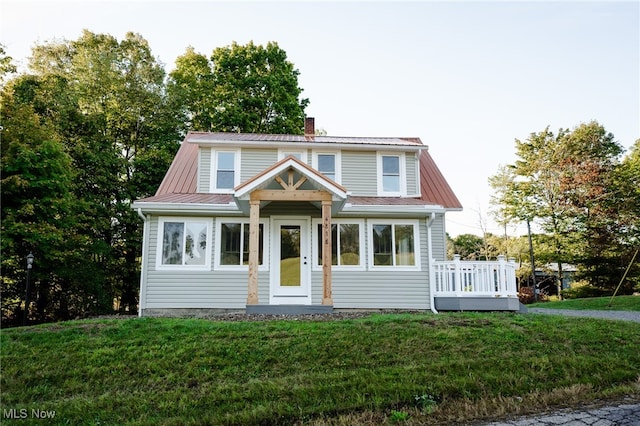 view of front of property with a front lawn