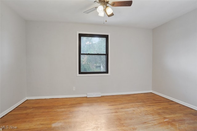 unfurnished room featuring light wood-type flooring and ceiling fan