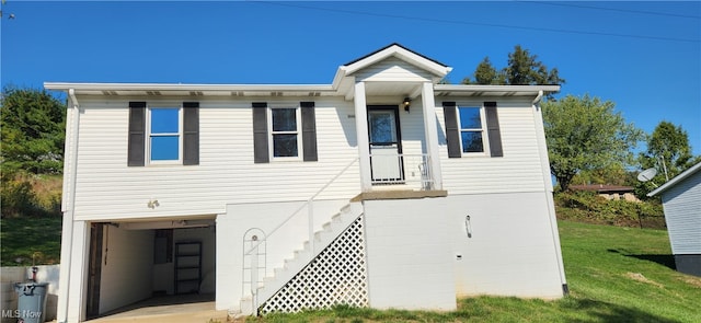 view of front of house with a front lawn