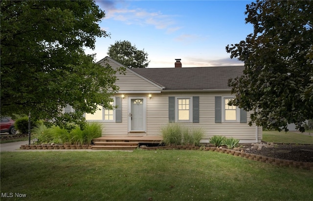 view of front of home featuring a lawn