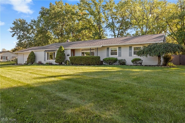 ranch-style home featuring a front lawn