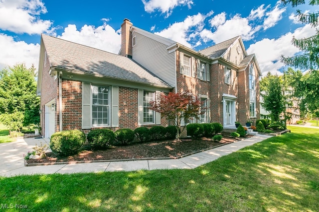 view of front of home featuring a front lawn