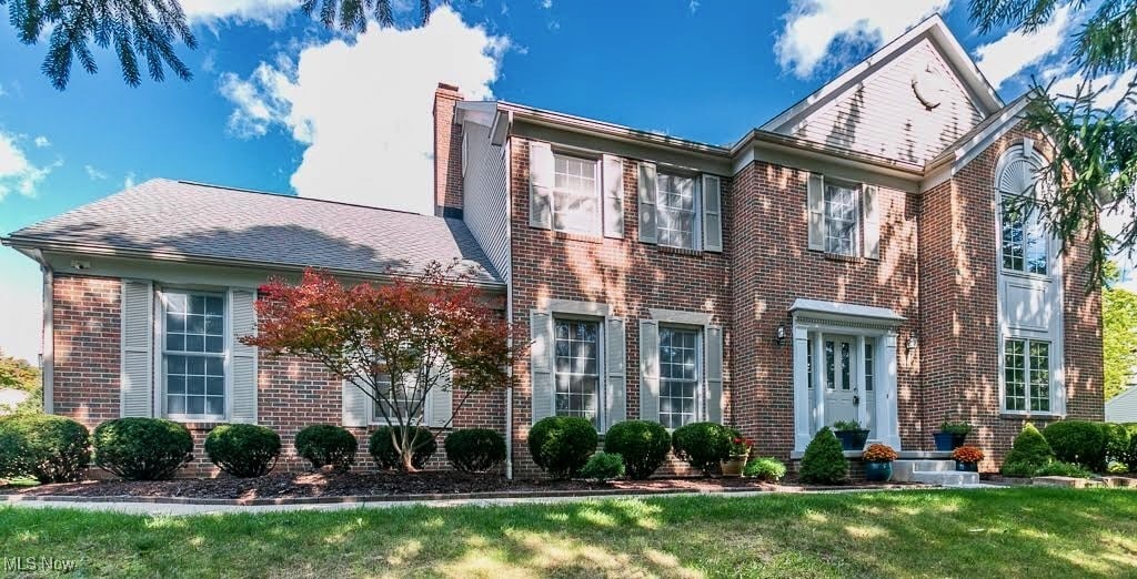 view of front of home with a front yard