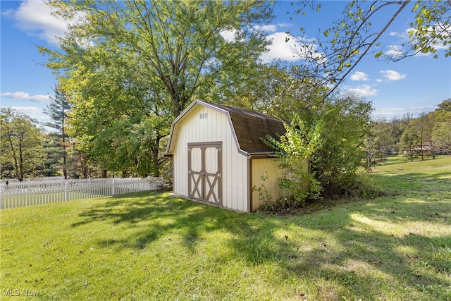 view of outdoor structure featuring a yard