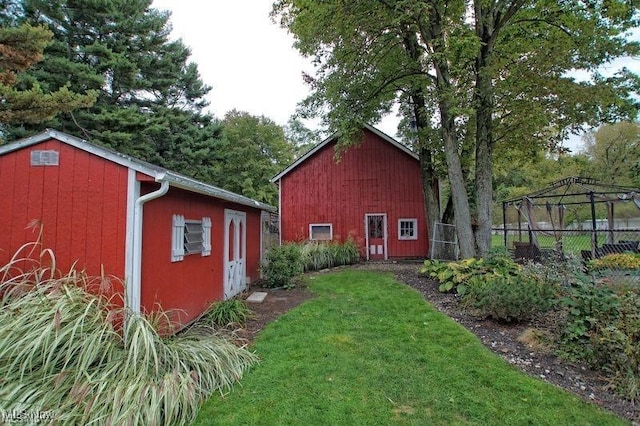 view of outdoor structure with a yard